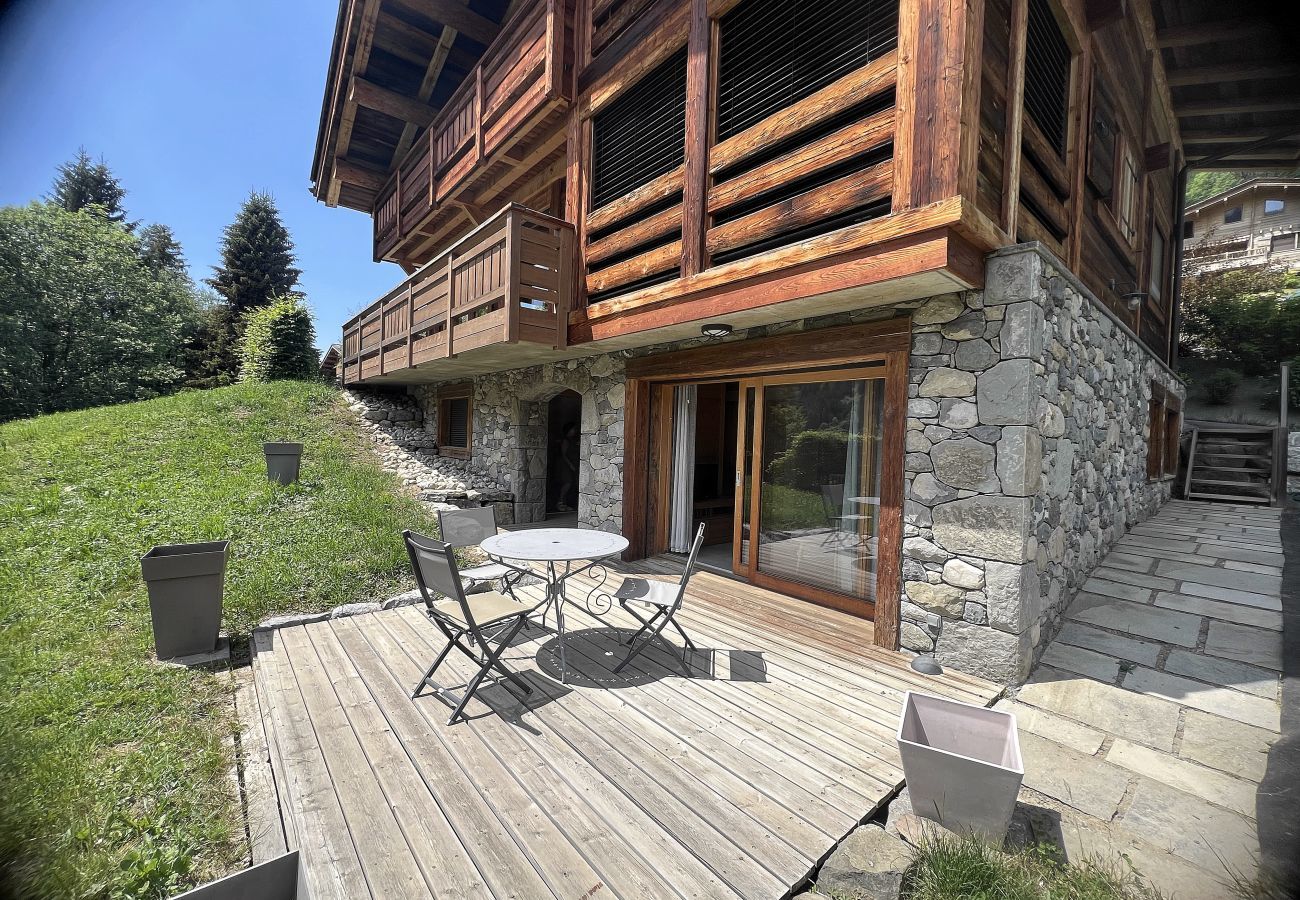 Appartement à La Clusaz -  NOUVEAU A LA LOCATION Charmant T2 récent dans chalet au calme – terrasse/jardin, vue montagne, wifi inclus