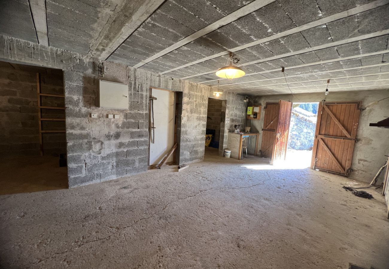 Chalet à Manigod - ref 548 Chalet  face aux montagnes