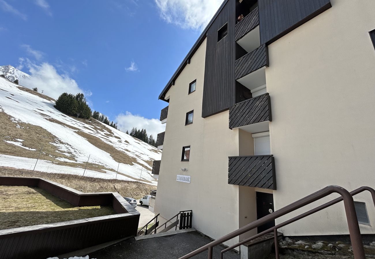 Appartement à Manigod - ref 550 Appartement skis aux pieds
